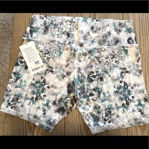 New Lululemon Align HR 8” Shorts Sz 18 Kaleidofloral  Purple Blue Print